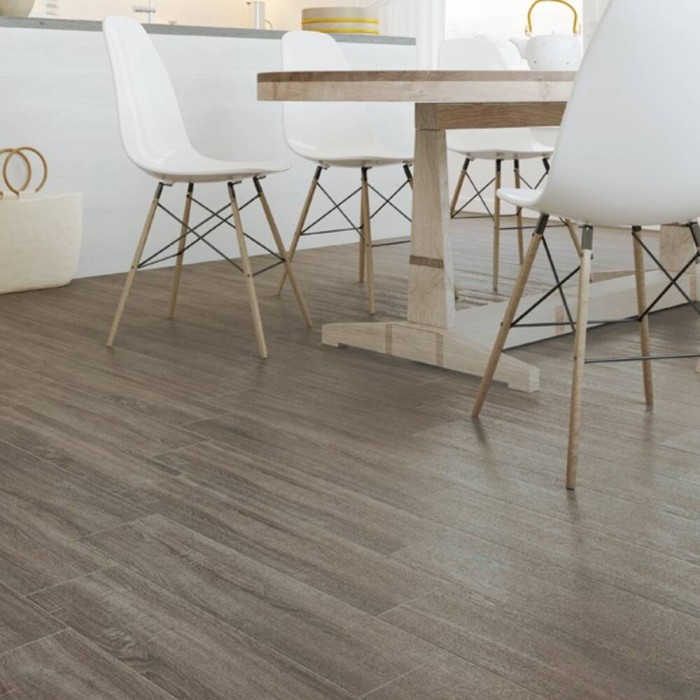 Керамогранит GOLDEN TILE ЛАМИНАТ КОРИЧНЕВЫЙ 547920 9×600×150 под дерево