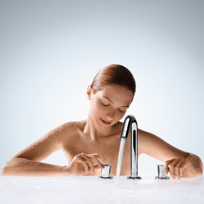 Смеситель для раковины на 3 отверстия Hansgrohe Logis 71133000