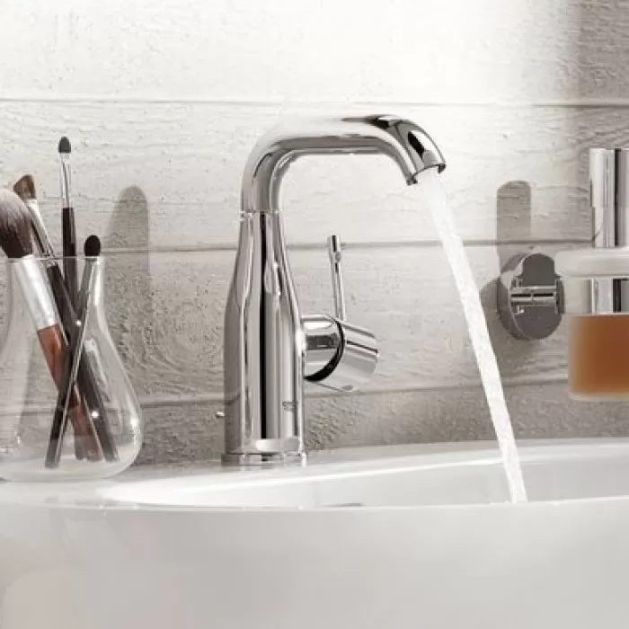 Смеситель для раковины Grohe Essence M-Size 23463001